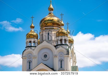 Khabarovsk, Russia - Jun 15, 2019: Spaso-preobrazhensky Cathedral In Khabarovsk On The Background Of