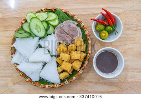 Delicious Bun Dau Mam Tom, Vietnam Famous Ethnic Cuisine