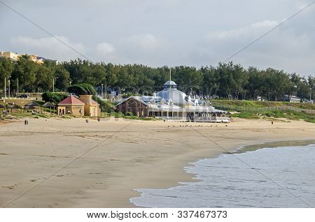 Mossel Bay, South Africa - May 31, 2019: One Of The Beaches With Restaurant Jackal Near The Port Of 