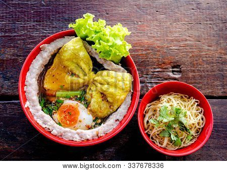 Noodle, Rice Noodle Dishes, Meatballs, Vegetable Sauce, Sweet Taste, Fragrant Local Culture, Asian E