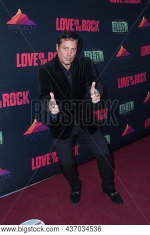 Jeff Rector arrives the 