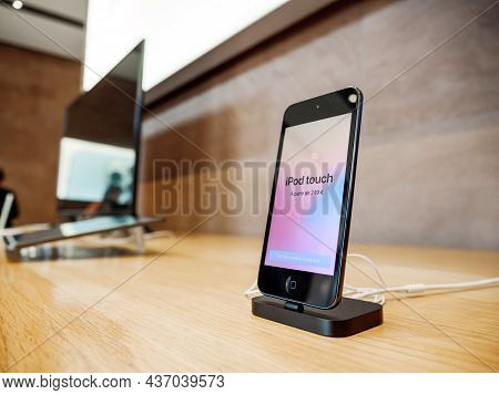 Paris, France - Sep 24, 2021: Vintage Apple Ipod Touch With Price Tag 249 Euros For Sale In Apple St
