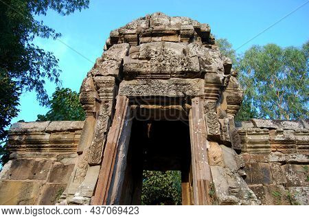 Ancient Ruins Building Prasat West Mebon Temple Of Khmer Empire In Largest Reservoir West Baray Or B