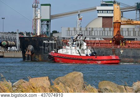 Klaipeda, Lithuania - October 02: Boats And Cranes At Klaipeda Sea Port At October 02, 2021 In Klaip