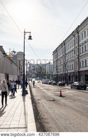 Moscow, Russia - August 31, 2021: Renovation Of Solyanskiy Proezd In Kitai-gorod In Moscow City In S