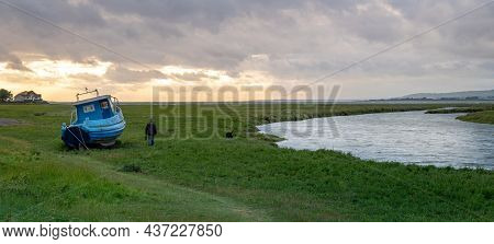 Pen-clawdd, Uk - 2nd August 2021: A View Of Pen-clawdd Village From The Shoreline