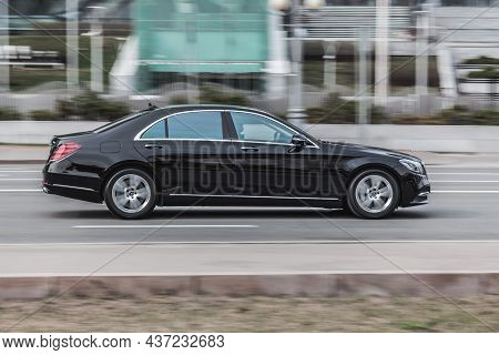 Mercedes S-class Is A Series Of Luxury Flagship Vehicle Produced By The Mercedes-benz Automaker. Sid