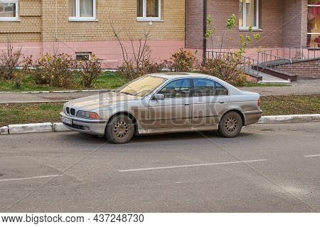 Saransk, Russia - October 23, 2021: Bmw 5 Series (e39) Parked On City Street.