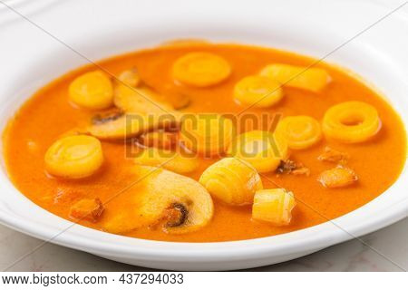 pork soup with mushroom and baco