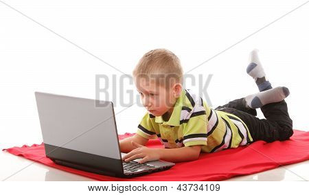 Computer sucht Kind mit Notebook / Laptop