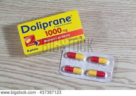 Primelin - France, November 16, 2020 : Doliprane Box And Pills