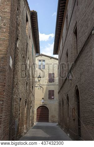 Buonconvento (si), Italy - August 01, 2021: Buonconvento Houses And Village View, Tuscany, Italy