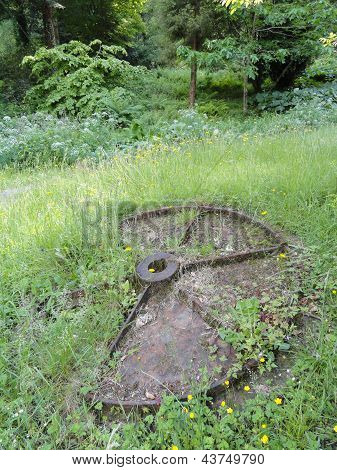 Paesaggio con ruota di ferro