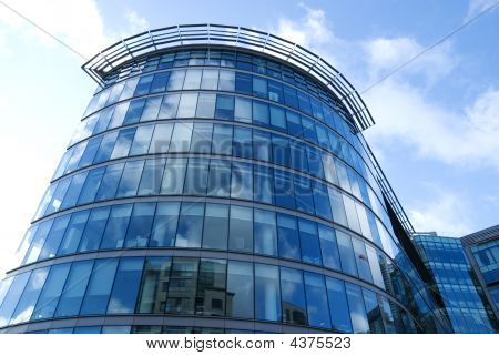 Moderno edifício de escritórios