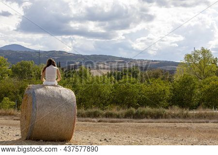 Val D' Orcia (si), Italy - August 05, 2021: Typical Landscape In Val D' Orcia, Tuscany, Italy