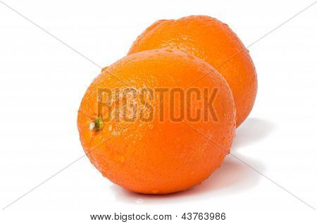 Orangen auf weißem Hintergrund