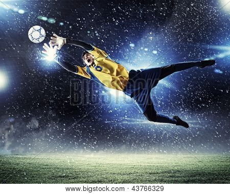 Torwart fängt den ball