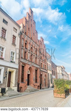 Torun, Poland - July 26, 2021: Copernicus House In Torun. Historic, Gothic Tenement House Which Belo