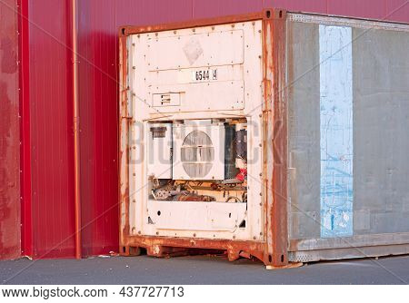 Detail Of The Motor And Cooling Equipment Of The Reefer Container