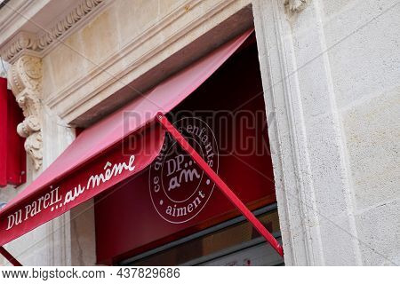 Bordeaux , Aquitaine France - 10 25 2021 : Dpam Facade Du Pareil Au Meme Sign Text And Logo Front Of
