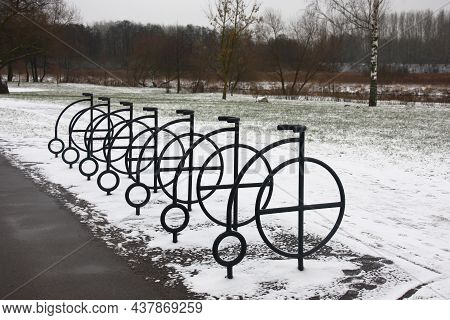 Belarus.minsk.the Loshitsa Estate And Park Complex.near A Path There Is A Parking, Original In A For