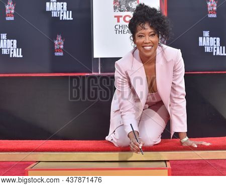 LOS ANGELES - OCT 28: Regina King at the Regina King Hand  Foot Print Ceremony on October 28, 2021 in Hollywood, CA
