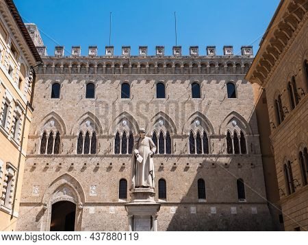 Siena, Italy - August 16 2021: Palazzo Salimbeni, The Main Office Or Hq Of Monte Dei Paschi Bank, Wi