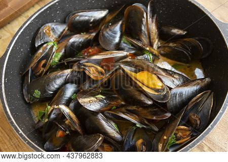 Steamed Mussels With Pepper Or Impepata Di Cozze