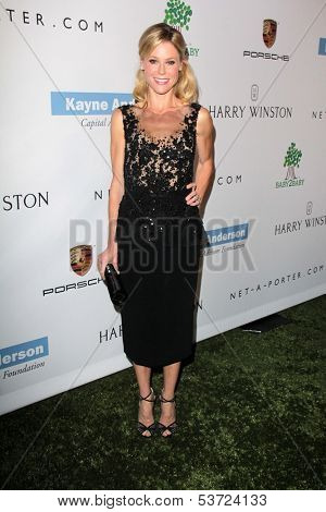 LOS ANGELES - NOV 9:  Julie Bowen at the Second Annual Baby2Baby Gala at Book Bindery on November 9, 2013 in Culver City, CA