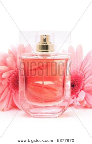 Lahvičku parfému a květiny