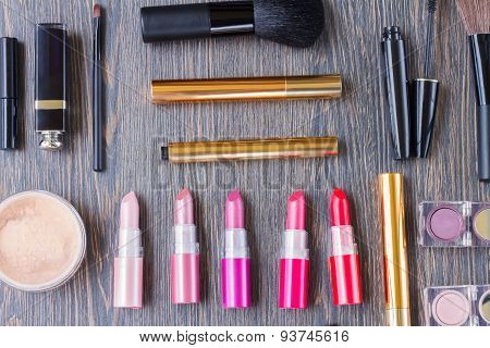 brushes on eye shadows palette