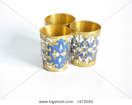 Tre calice d'oro e blu