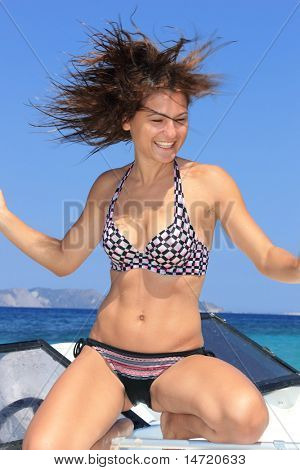 schönes Mädchen auf Schnellboot - Motion blur
