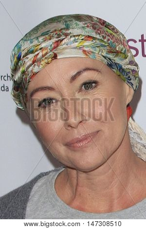 LOS ANGELES - SEP 9:  Shannen Doherty at the 5th Biennial Stand Up To Cancer at the Walt Disney Concert Hall on September 9, 2016 in Los Angeles, CA