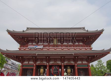 SENSOJI TEMPLE, JAPAN - MAY 2 , 2016: The Kaminarimon (Thunder Gate), the gate of Sensoji Temple and the symbol of Asakusa, Tokyo, Japan. MAY 2 2016