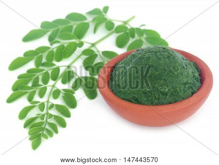 Edible moringa leaves with ground paste in a pottery
