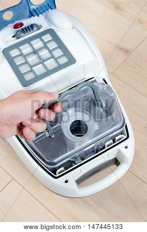 Bag Less Vacuum Cleaner With Plastic Container
