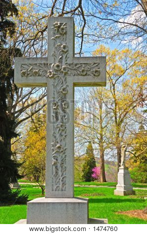 Memorial croce Marker tomba cimitero storico Spring Grove In Cincinnati Ohio Stati Uniti d'America.