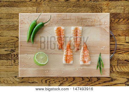 Sashimi shrimp in a wooden tray