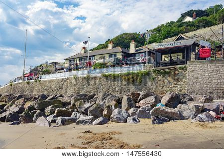 Ventnor/UK. 13th September 2016. A popular coastal restaurant is busy on a warm late summer's day on the southern tip of the Isle of Wight.
