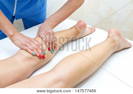 the process of foot massage treatments in the beauty salon
