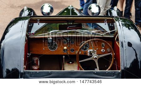 Editorial,16 September 2016: France: Xxxiii Festival Enthousiastes Bugatti In Molsheim. Elegant Retr