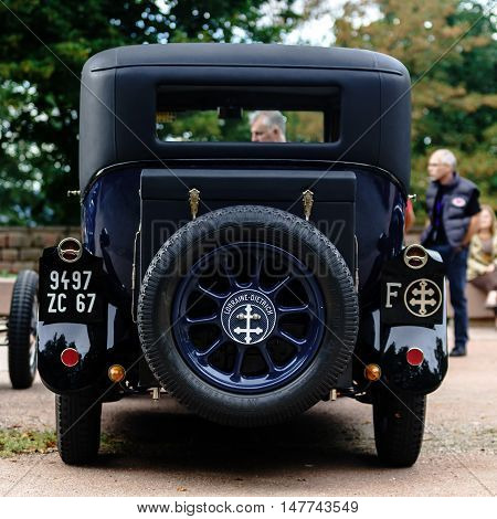 Editorial,16 September 2016: France: Xxxiii Festival Enthousiastes Bugatti In Molsheim. Elegant Retr