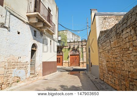 Alleyway. Sammichele di Bari. Puglia. Southern Italy.