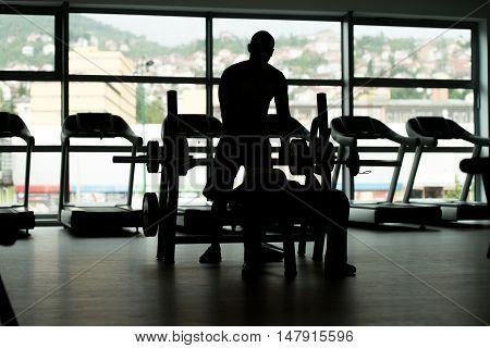 Siluet Woman Train Chest On Bench With Trainer
