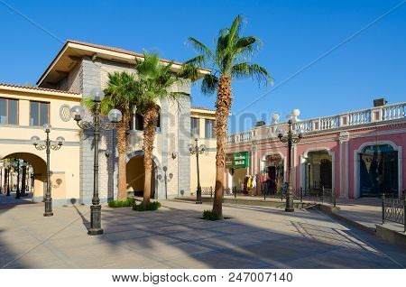 Sharm El Sheikh, Egypt - May 12, 2018: Shops In Business And Shopping And Entertainment District Of 