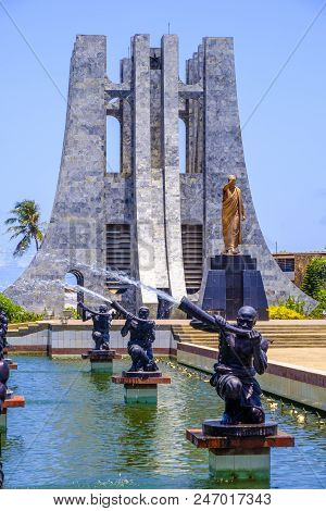 Accra,ghana - April 11 2018: Beautiful Water Fountains In Kwame Nkrumah Memorial Park In Front Of Ma