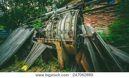 Submarine Boat Vehicle  Rustry Motor Oil Engine