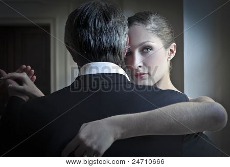 schöne Frau mit einem Mann Tanz