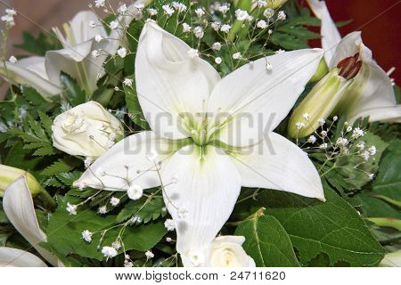 Fiore bianco su una matrimonio decorazione interna